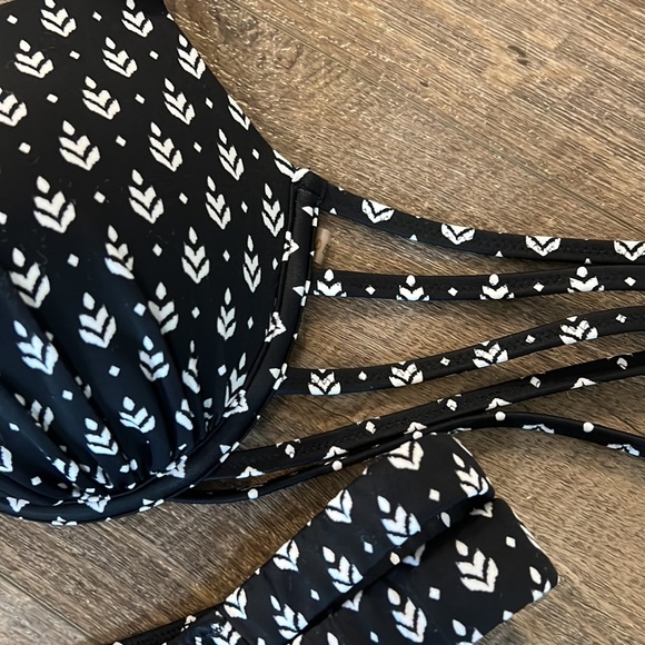 Two Piece Swim Suit, Med, bonus pairBlack, Sml athletic Shorts.M. Padded Top - Picture 6 of 7